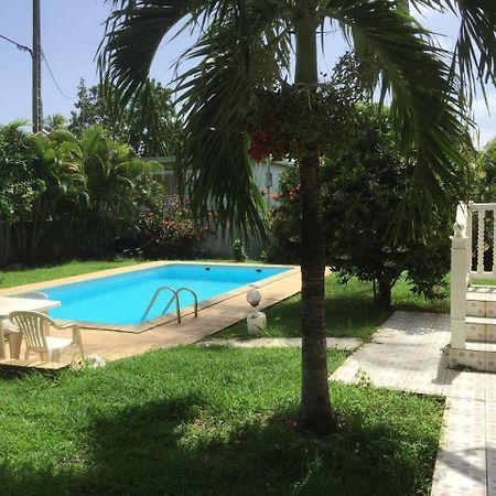 Appartement T2 tropical en bord de piscine à 100m de la mer à Le Carbet Extérieur photo