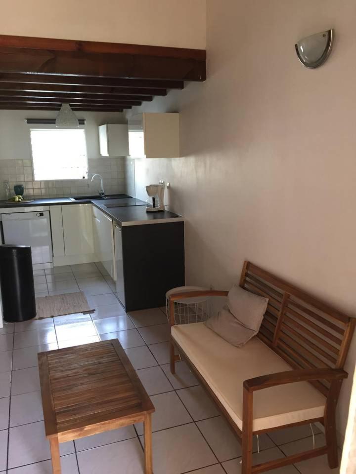 Appartement T2 tropical en bord de piscine à 100m de la mer à Le Carbet Extérieur photo
