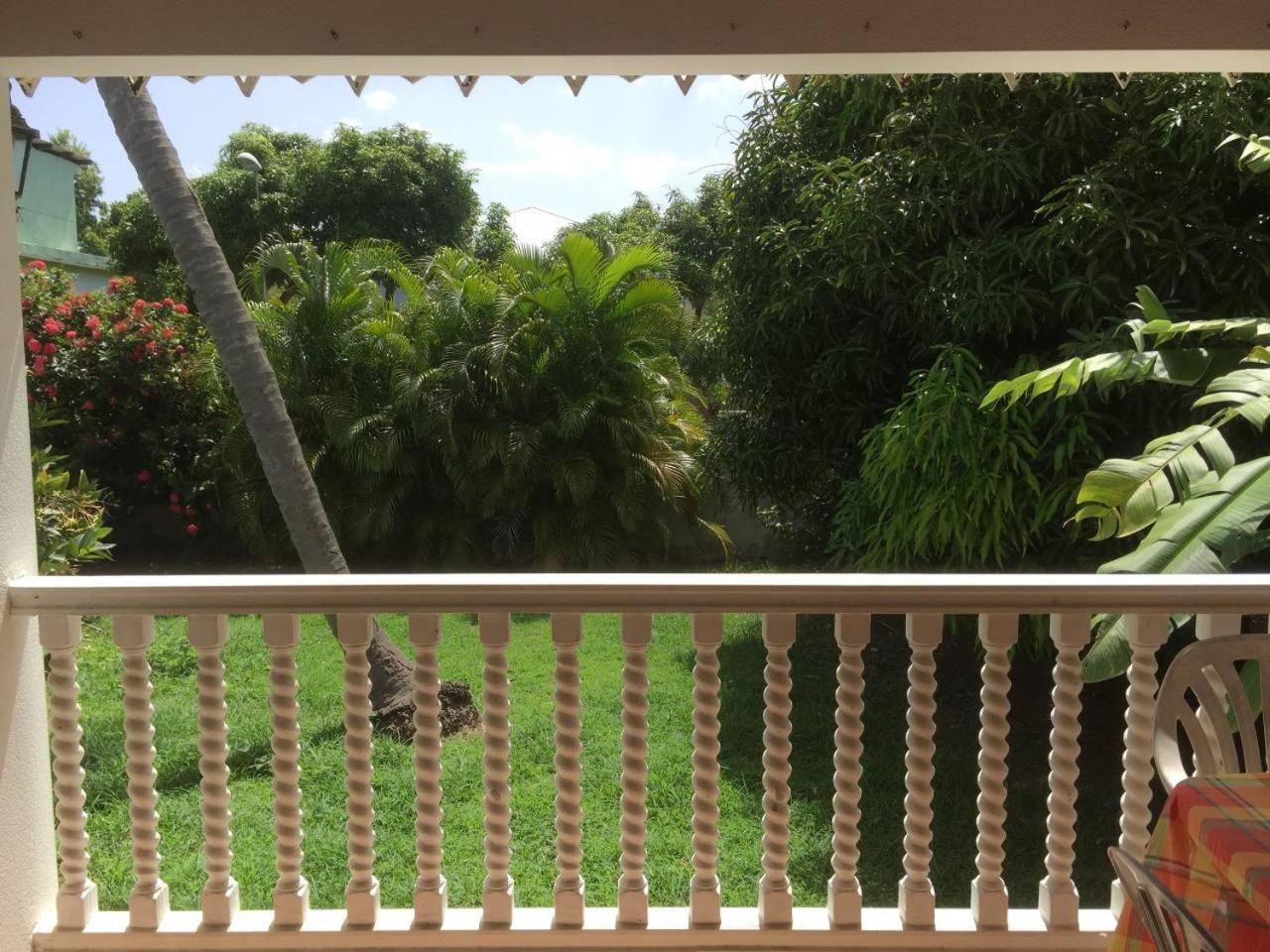 Appartement T2 tropical en bord de piscine à 100m de la mer à Le Carbet Extérieur photo