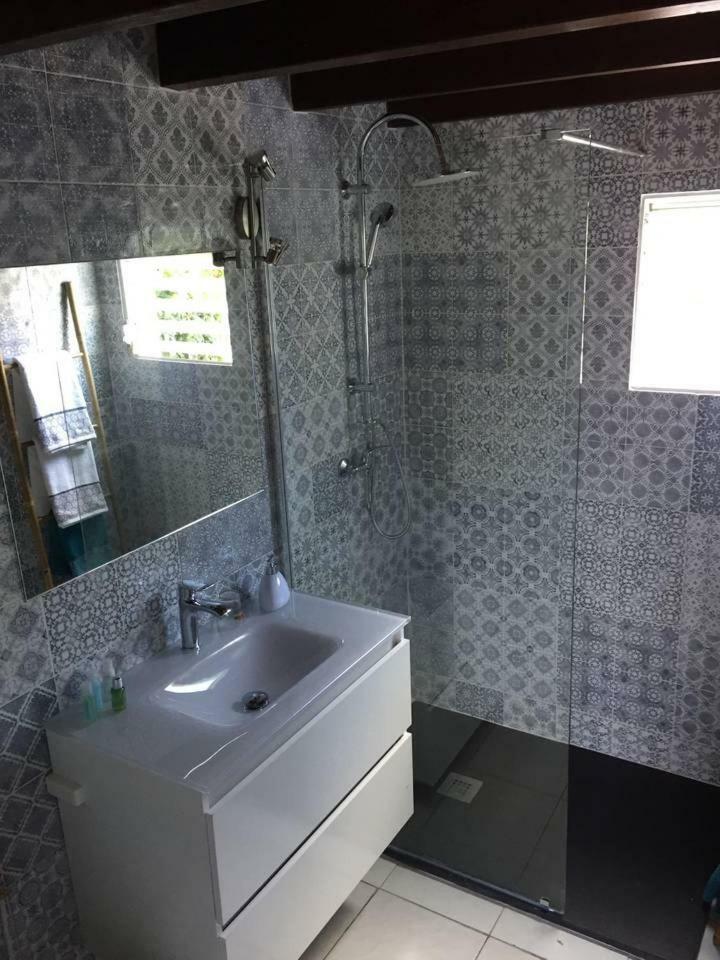 Appartement T2 tropical en bord de piscine à 100m de la mer à Le Carbet Extérieur photo