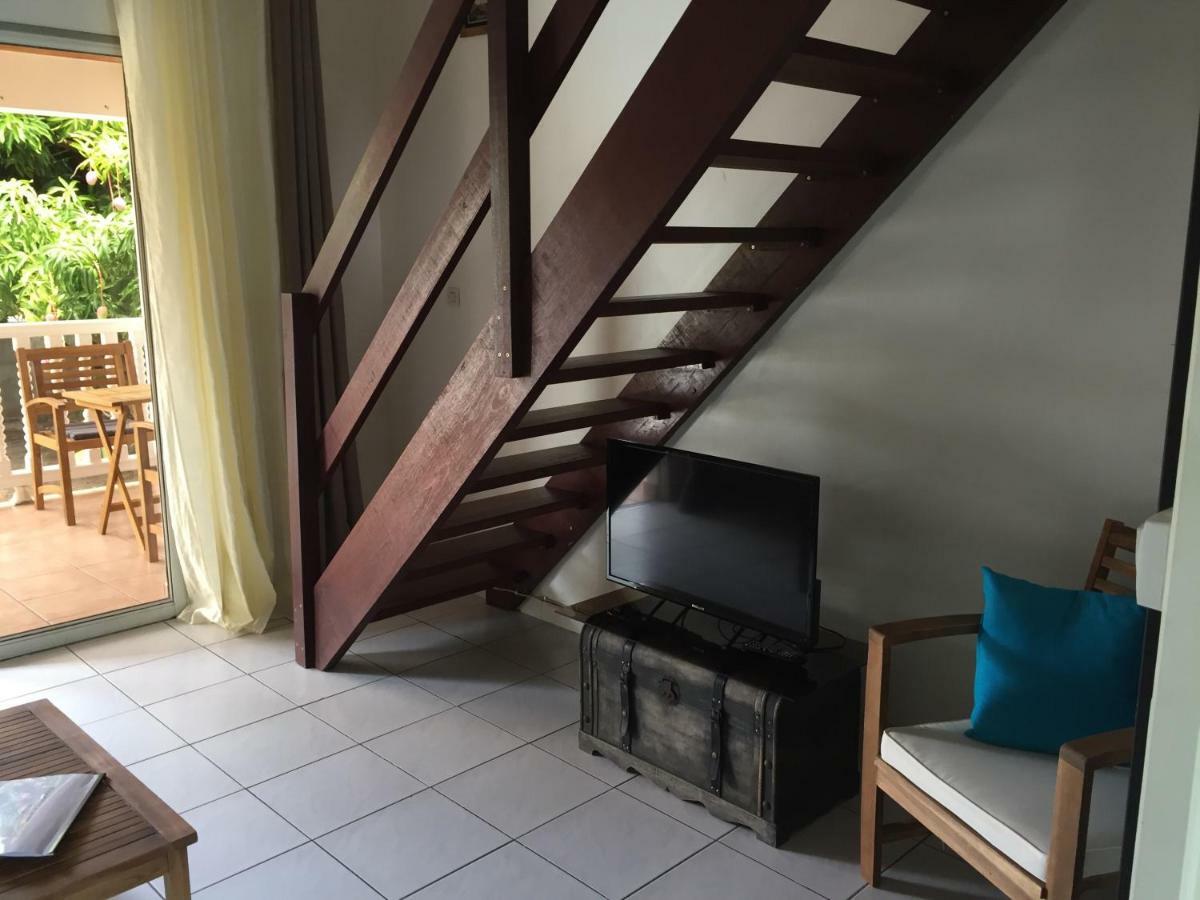 Appartement T2 tropical en bord de piscine à 100m de la mer à Le Carbet Extérieur photo
