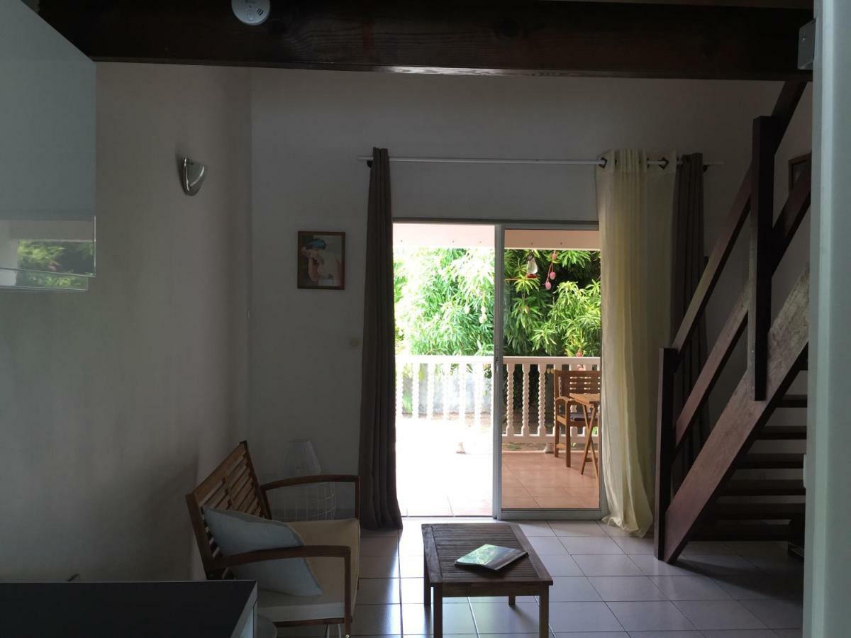 Appartement T2 tropical en bord de piscine à 100m de la mer à Le Carbet Extérieur photo